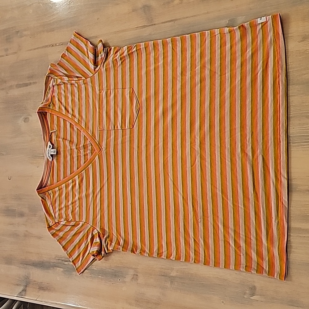 Title Nine Toad & Company V-Neck T-shirt M